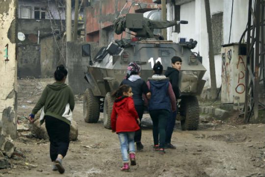 Σε κίνδυνο 200.000 άνθρωποι λόγω των εκκαθαρίσεων κατά PKK
