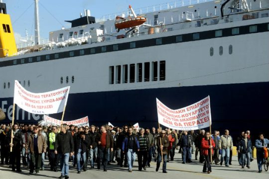 Δεμένα τα πλοία μέχρι την Κυριακή