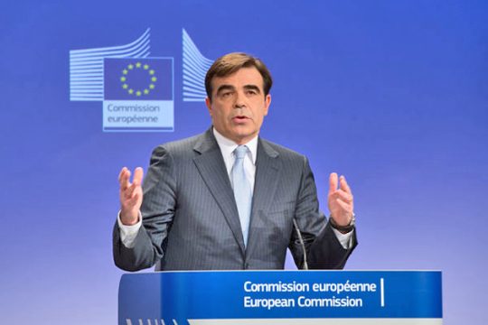 Κρατούν… πισινή για το προσχέδιο Κατρούγκαλου