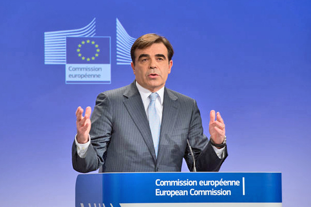 Κρατούν… πισινή για το προσχέδιο Κατρούγκαλου