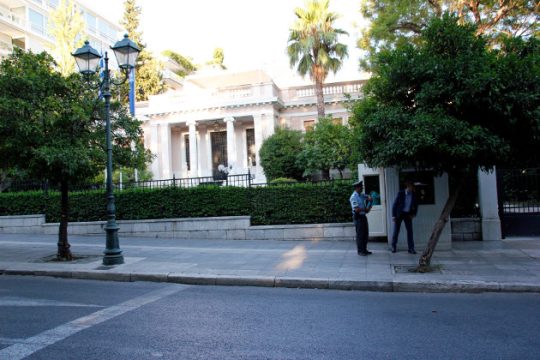 Διαψεύδει η κυβέρνηση τα περί γερμανικής εταιρείας συμβούλων