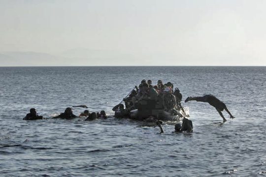 Κλείνουν σύνορα, ανοίγουμε τάφους