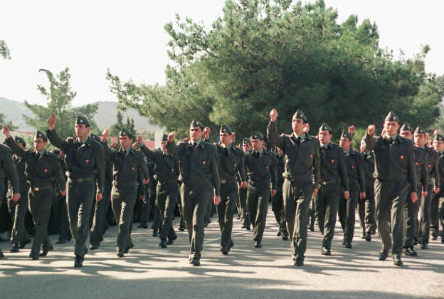 Με επιφυλάξεις επί της αρχής το νομοσχέδιο για τον στρατό