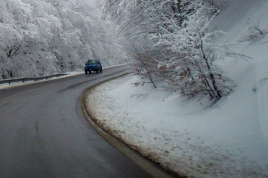 Διακοπή κυκλοφορίας σε δρόμους της Αττικής εξαιτίας του παγετού