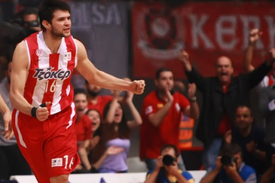 Πιάνει λιμάνι μέσω.. Βαρκελώνης