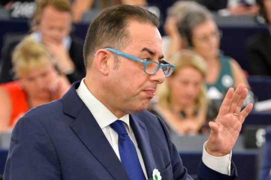 «Θα έπρεπε όλοι να ευχαριστήσουμε την Ελλάδα»