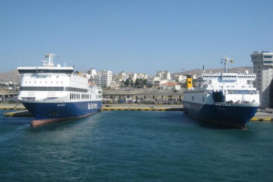 Πρόσκρουση πλοίου στο λιμάνι του Πειραιά