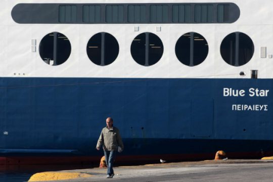 Το ασφαλιστικό «δένει» και τα πλοία στα λιμάνια