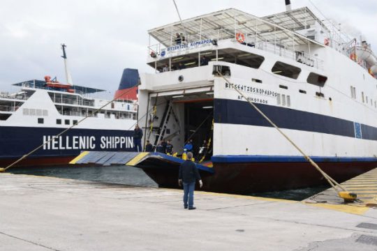 Προσκρούσεις πλοίων σε λιμάνια λόγω κακοκαιρίας