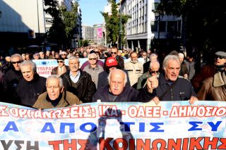 «Κάτω τα χέρια από τις συντάξεις!»