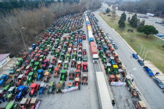 Δυναμικά αγροτικά μπλόκα σε όλη τη χώρα