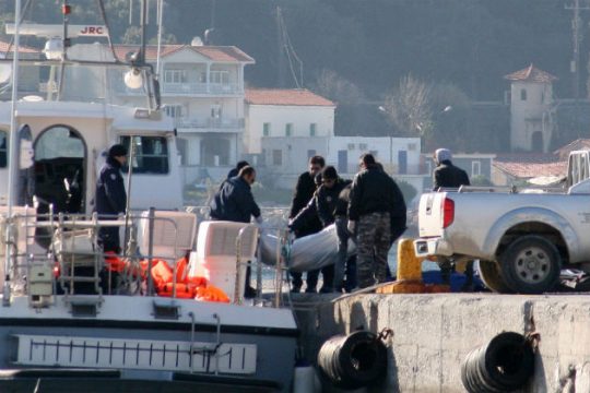 Δεκάδες νεκροί σε ένα ακόμα ναυάγιο στο Αιγαίο
