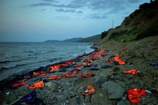 43 νεκροί πρόσφυγες, άγνωστος αριθμός αγνοουμένων