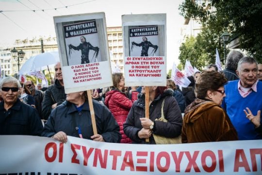 Αναφορές στο ασφαλιστικό και τη γνώριμη τακτική επικοινωνιακών τρικ