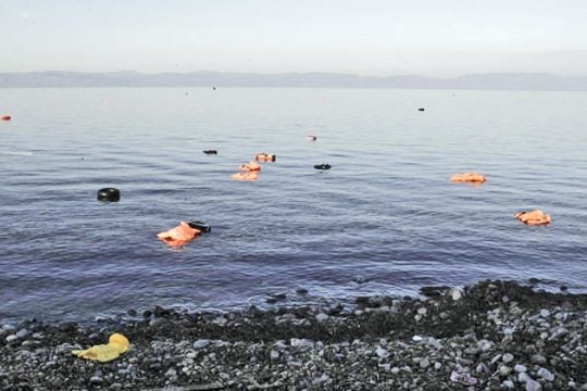 Ναυάγιο με 6 νεκρούς και 10 αγνοούμενους στη Σάμο