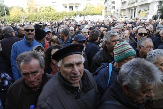 Η επιδείνωση του δημογραφικού επιβάρυνε το ασφαλιστικό