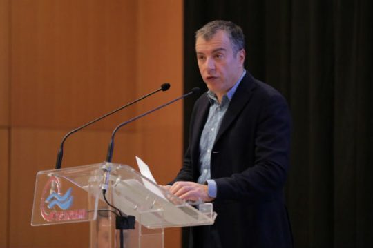 Άρση της μονιμότητας στο δημόσιο ζητεί ο Στ. Θεοδωράκης