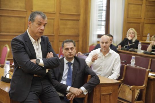 Ο Χάρης, ο Σταύρος και η «Ιφιγένεια»