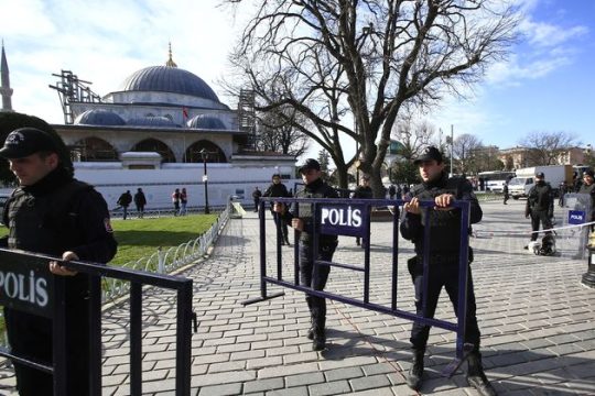 Συμπαράσταση στους Τούρκους πανεπιστημιακούς