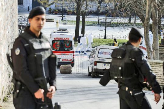 Σύνδεση του προσφυγικού με την τρομοκρατία