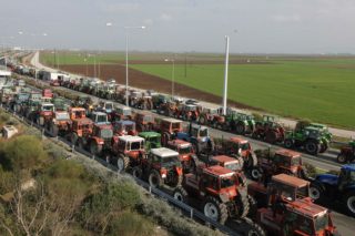 Στους δρόμους περίπου 1.500 τα τρακτέρ σε θεσσαλικές πόλεις