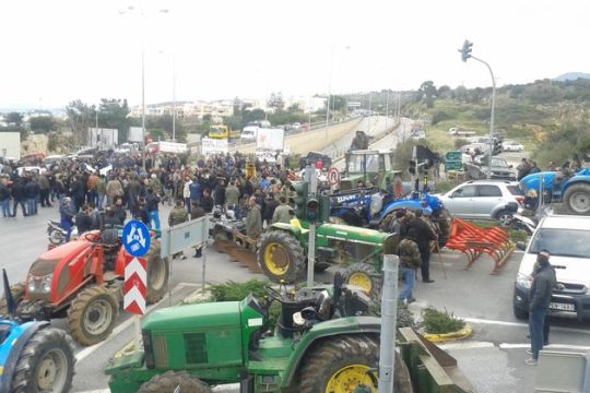 Μπλόκα και στους τέσσερις νομούς