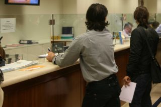 Ποντάρουν στα ασημικά του κράτους