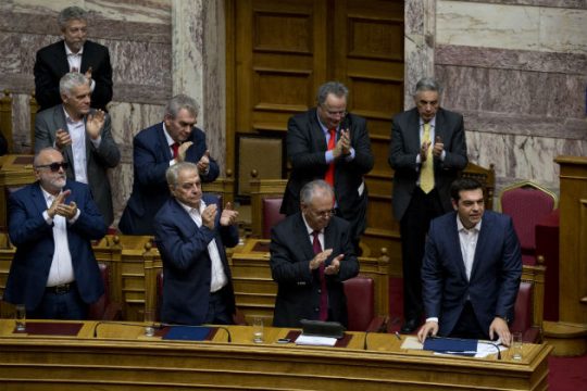 Προ ημερησίας για το ασφαλιστικό ζητάει ο Τσίπρας