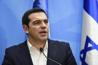 Τσίπρας κατά γραφειοκρατών στις Βρυξέλλες