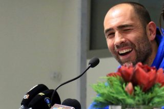 Στήριξη κόντρα στα σενάρια για Τούντορ