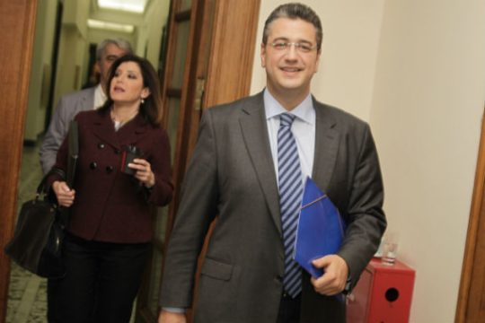 «Ανοίγει τα χαρτιά του» ο Απ. Τζιτζικώστας