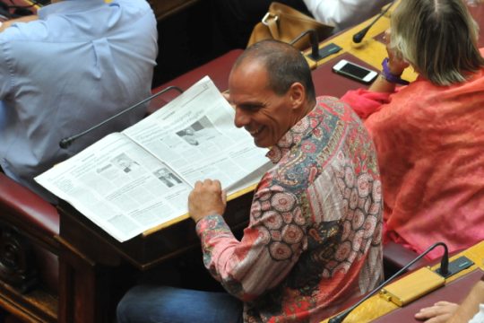 Η… σκιά Βαρουφάκη πάνω από τη Βουλή