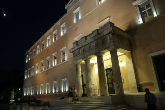 Στα 2.100 ευρώ η βουλευτική σύνταξη