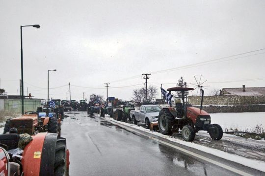 Χιονισμένα τα μπλόκα