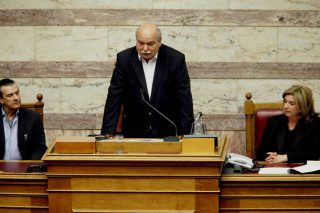 Αδειασμα Βούτση στον Καμμένο