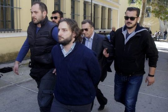 Εκβιασμοί με …μεγάλη ουρά