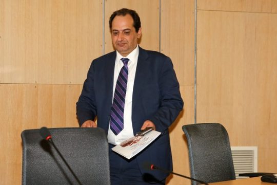 Είναι σίγουρα τέσσερις οι άδειες;