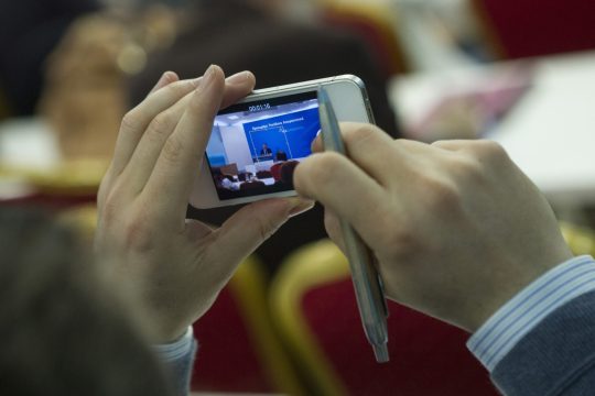 Τα κίτρινα και τα γκρι ΜΜΕ