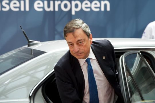 DIW: «Η πολιτική της ΕΚΤ αυξάνει το χάσμα μεταξύ πλουσίων και φτωχών»