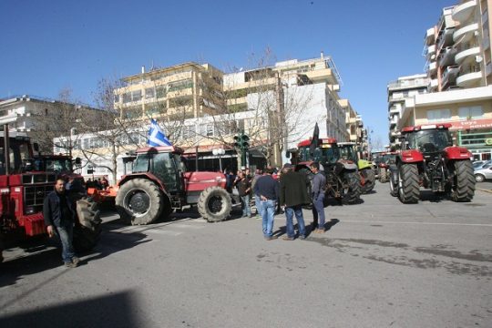 Χωρίς τρακτέρ, αλλά δυναμικά στο Σύνταγμα