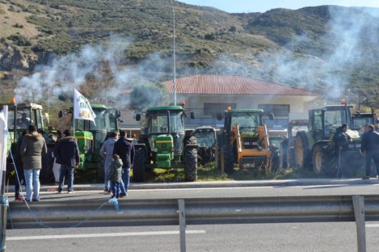Μπλόκα με το βλέμμα στραμμένο στη Νίκαια