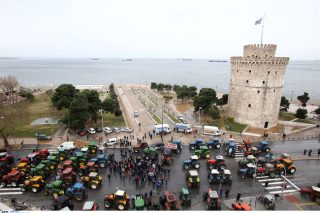 Τα μπλόκα εξετάζουν τις επόμενες κινήσεις