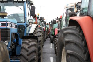 Τι εξετάζει η κυβέρνηση να δώσει στους αγρότες