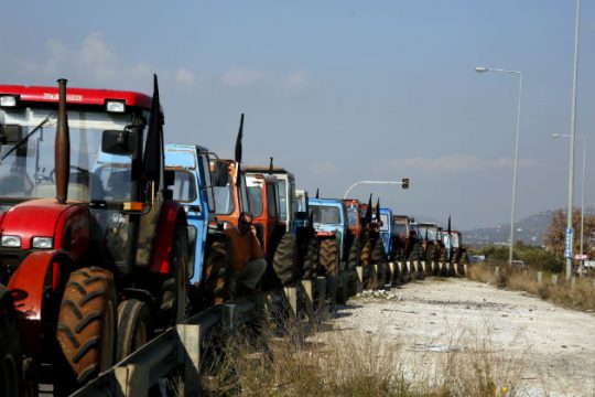 Προειδοποιήσεις μέσω «μπλακ άουτ» από τους αγρότες