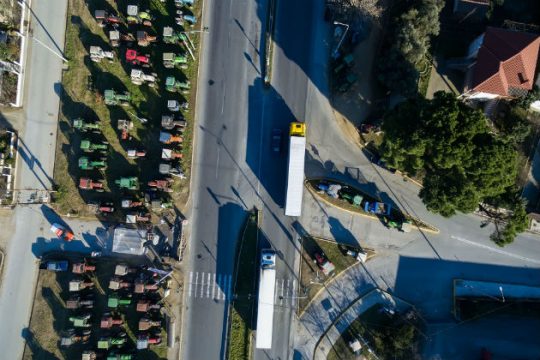 Δυο εβδομάδες στους δρόμους οι αγρότες