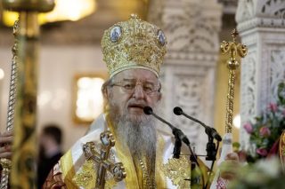 Φύσηξε… αντιισλαμικός Βαρδάρης