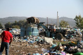 Τέσσερις μηνύσεις για τα απορρίμματα