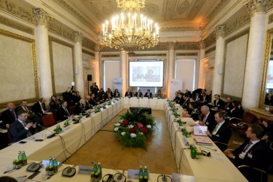 Η Αυστρία επιμένει για κλειστά σύνορα – αποστάσεις από την Ευρώπη