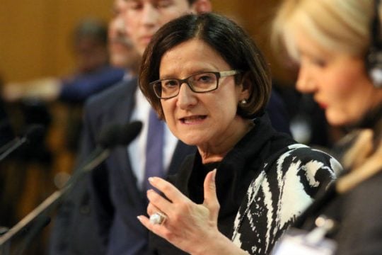 Κόκκινη κάρτα στην Αυστριακή υπουργό Εσωτερικών