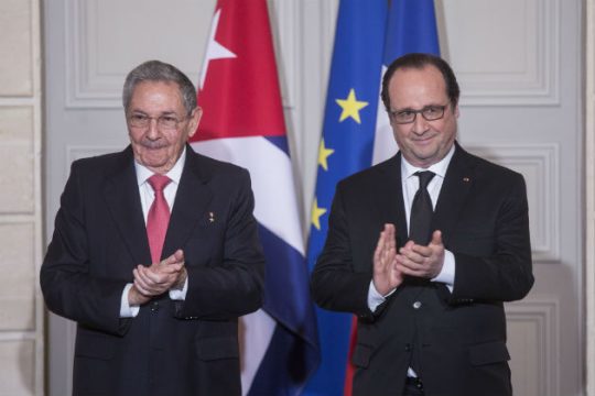 Στη Γαλλία ο Ραούλ Κάστρο